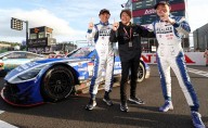 #24 Realize Corporation ADVAN Z viene de atrás para ganar en la última vuelta