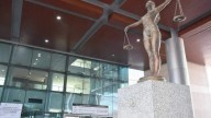 Se amparan exjuzgadores para litigar; por ley no pueden ejercer durante dos años