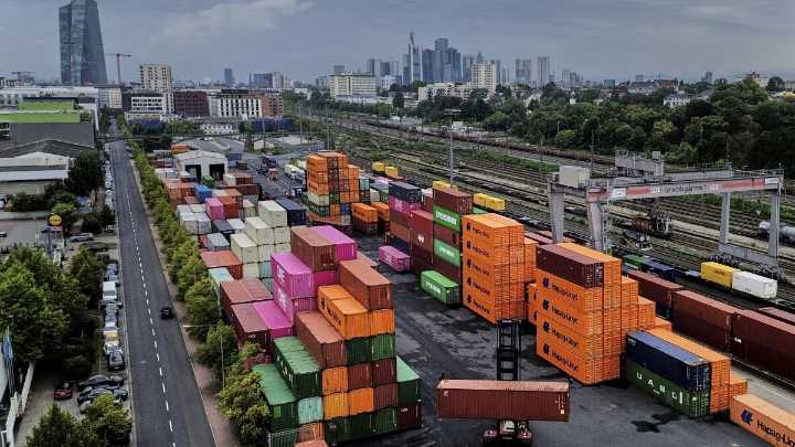 Trump to place import taxes on drugs, home furnishings and heavy trucks