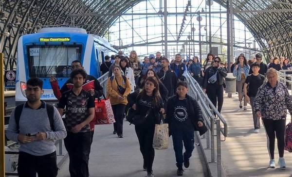 Viajar en el Roca: una travesía entre demoras, cancelaciones y obras