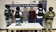 Detienen a dos presuntos narcomenudistas con arma de fuego en Cd. Juárez