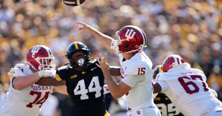 No. 11 Indiana gets late touchdown to beat Iowa, 20