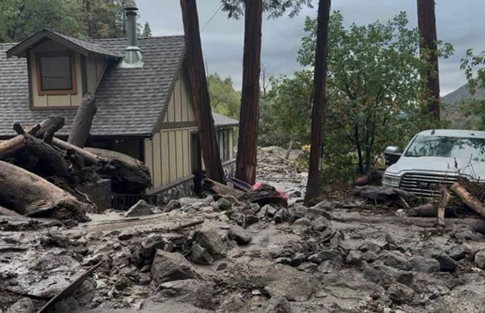 Deslaves causan daños en California