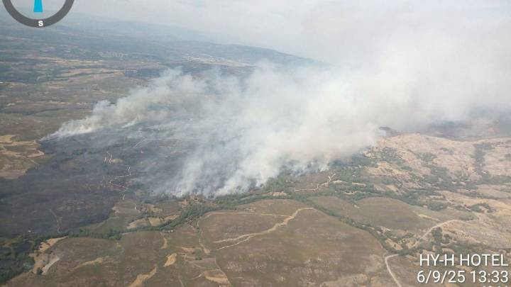 Los medios aéreos vuelven al fuego zamorano de Castromil, en nivel 1