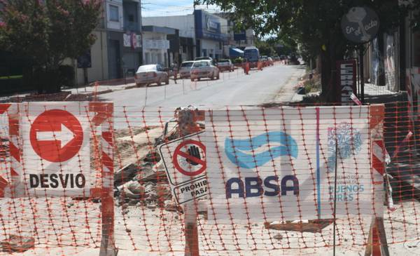 ABSA trabaja en el Barrio Cenci para reparar la red de agua