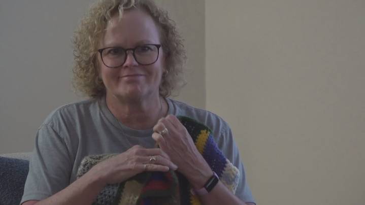 Mother of organ donor spreading hope to other families through handmade blankets