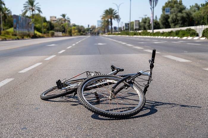 15-Year-Old Bicyclist in Critical Condition After Struck by Motorist in Woodmere