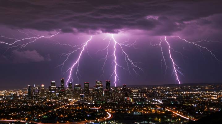 Hay alerta amarilla por tormentas y vientos en 6 provincias para este viernes