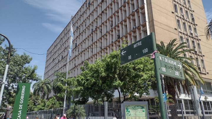 El Gobierno chaqueño cesó a tres empleados públicos por ausencias reiteradas