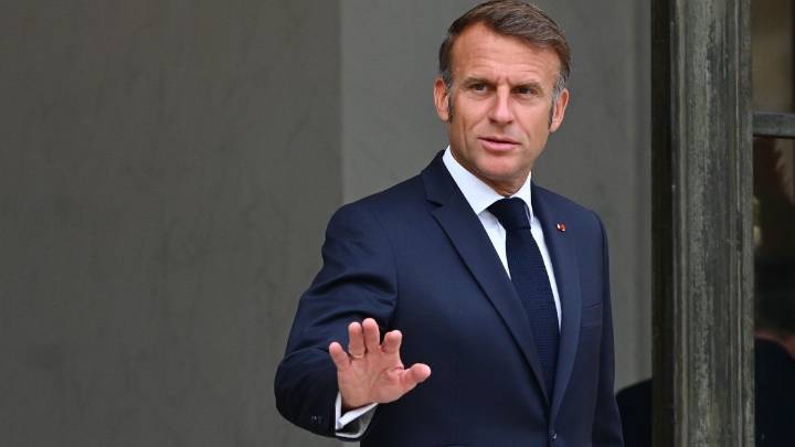 Macron busca un primer ministro socialista ante la previsible caída de Bayrou
