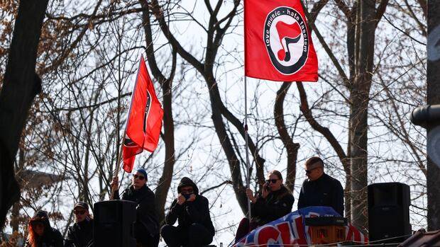 Trump signs order calling antifa movement a terrorist organization
