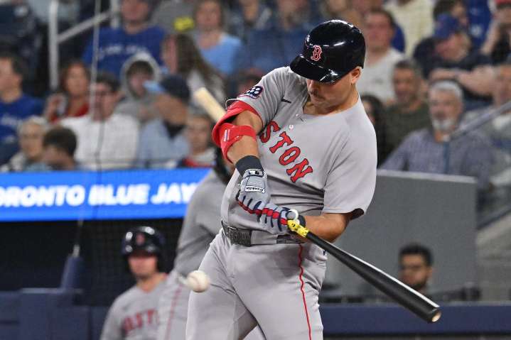 Lowe’s two RBI singles lift Red Sox over Blue Jays 4-1; AL East pennant race tightens