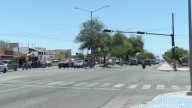 Mujer Golpea a Policías Para Evitar la Detención de un Familiar en Costa de Hermosillo