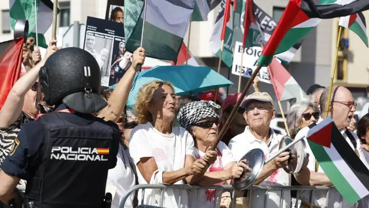 Equipos en la Vuelta a España deciden continuar con la carrera pese a protestas por Palestina, aunque se ponen límite