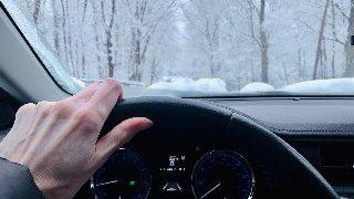 Esto que hacemos todos cuando conducimos en invierno puede costarte hasta 600 €: lo dice la DGT