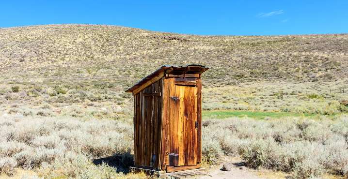 How to Poop Outdoors in a Way That Won't Piss Off the Environment and Other Hikers