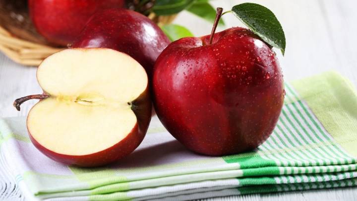 What Happens When You Begin Your Day Eating An Apple On Empty Stomach