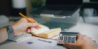 Cómo funciona... el trabajo de los 'desinfluencers' y cómo están cambiando la economía 