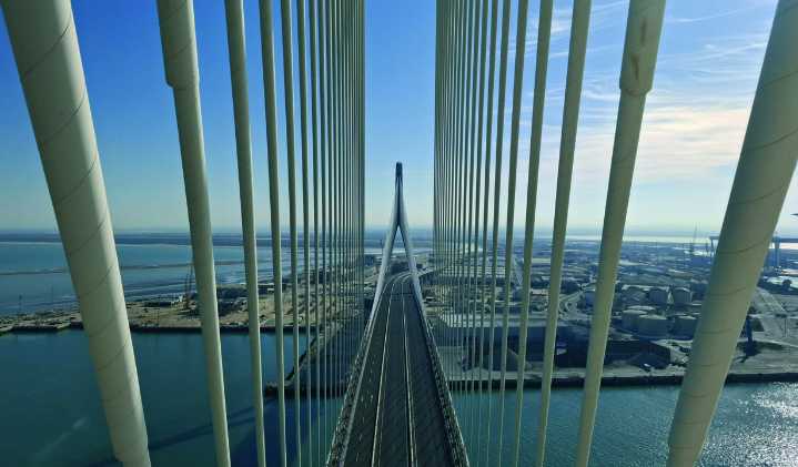 Icónico e imprescindible: el puente de la Constitución de 1812 cumple 10 años