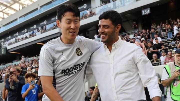 Carlos Vela recibe emotivo tributo de LAFC por su legado histórico