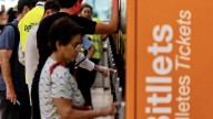 Un rayo provoca alteraciones en Rodalies y la lluvia complica la operativa en El Prat