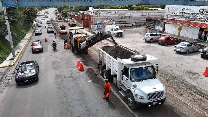 Tráfico pesado en Calzada Zavaleta y Bulevar Carlos Camacho por obras de pavimentación