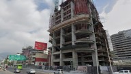 Trabajador muere tras caer de más de 100 metros de altura de la Torre Rise en Monterrey
