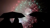 Crónica de unos fuegos de San Mateo mundiales que desafiaron a la lluvia: "Por la fiesta merece la pena siempre mojarse"