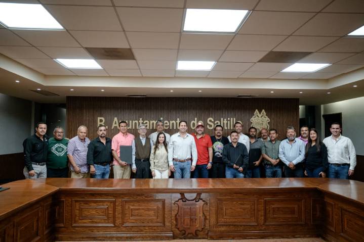 Acuerdan Javier Díaz y concesionarios impulsar el “Aquí Vamos Gratis” en Saltillo