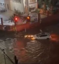 Muere al intentar rescatar a mujer arrastrada por corriente