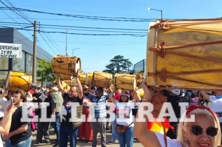La Marcha de los Bombos se promociona en Moreno rumbo a su próxima edición