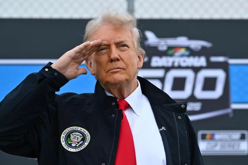 Trump condiciona nuevas sanciones contra Moscú a que la OTAN deje de comprar petróleo ruso