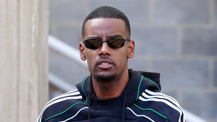 Newcastle agree to sell Alexander Isak to Liverpool in record £130m transfer