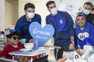 Alianza Lima llevó alegría a niños hospitalizados en EsSalud Almenara