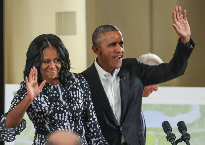 Michelle y Barack Obama de vacaciones: fueron vistos en el superyate de 250 millones de dólares del cineasta Steven Spielberg frente a la costa italiana