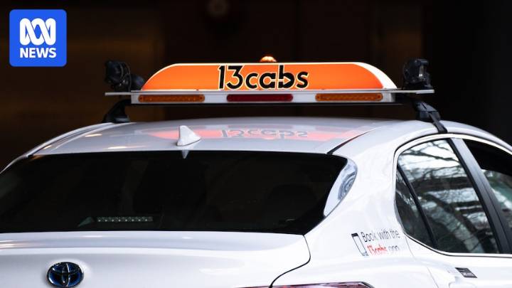 NSW government to roll out capped taxi fares from Sydney Airport