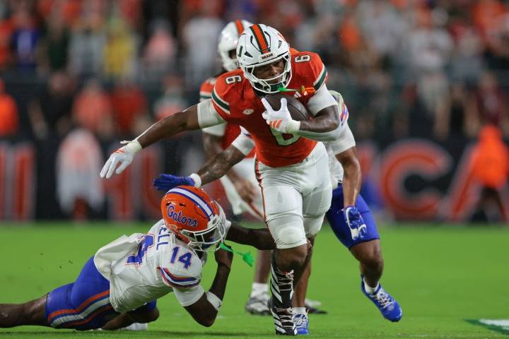Deadspin | No. 4 Miami' stiff defense sends Florida spiraling to third straight loss