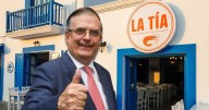 ‘Fíjate cómo va, que vas a preparar la tuya’: La Tía Ñaña, marisquería donde Ebrard hizo ceviche de pez vela