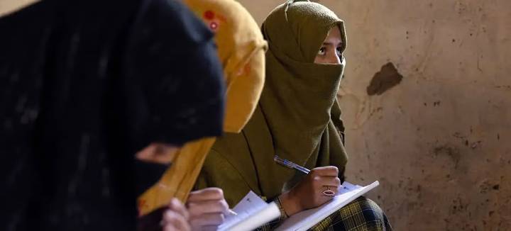 Afganistán: cuatro años sin educación para niñas y una nación al borde del colapso