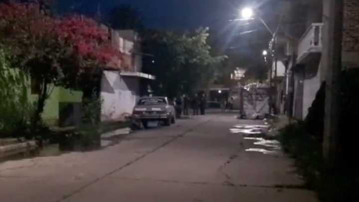 Hombre Agrede con Machete a su Exesposa e Hija y Trata de Incendiar su Casa; Policía le Dispara