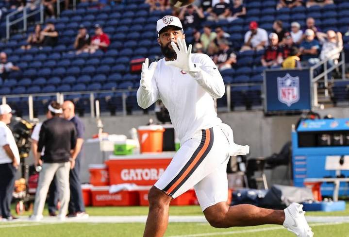 What Happened to Keenan Allen’s Shoulders? Chargers WR Goes Viral for Inflamed Joints Keenan Allen is once again making the headlines, this time not because of his performance but of his "alien should
