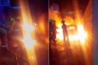 Un vehículo se incendió por completo en el patio de una vivienda