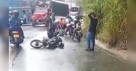 Un motociclista resultó gravemente herido y una menor herida tras colisionar contra tractomula