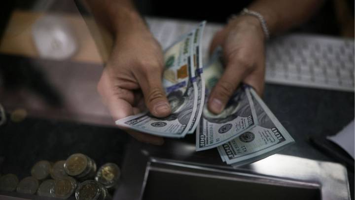 Dollar Sinks to Four-Year Low vs Euro Ahead of Fed Rate Decision