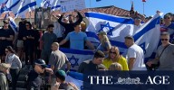 Bondi Beach paddle-out tension as Palestine, Israel protesters face off