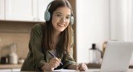 Conoce los podcast que ayudan a mejorar tu inglés: hay una variedad para los niveles A1, A2, B1, B2, C1 y C2
