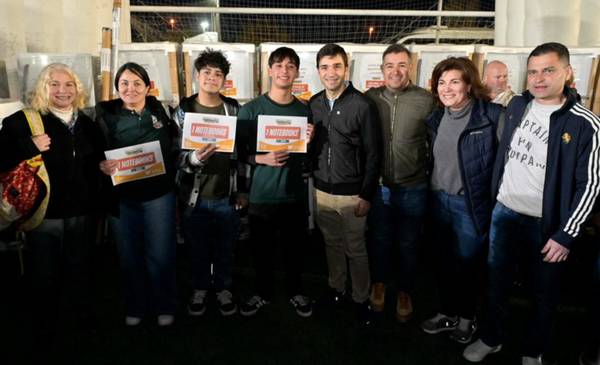 Torres destacó “el ejemplo de superación de los jóvenes de Chubut” durante la 12° Fiesta Provincial del Pingüino