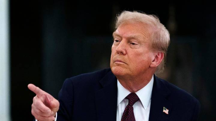 Trump pressed about ‘Department of War’ message to Chicago