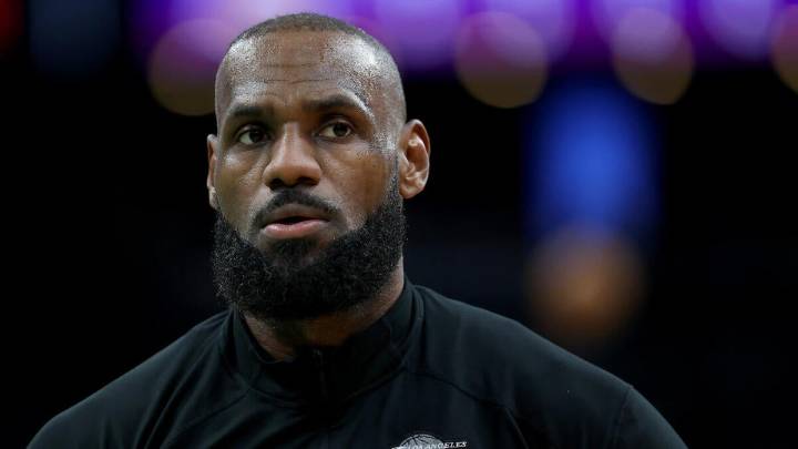 Lakers want LeBron James to 'choose his story' as free agency looms after 2025