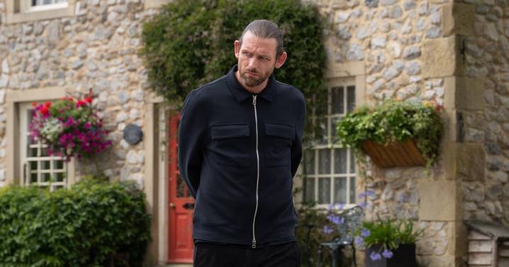 Emmerdale fans 'rumble' newcomer Kev's link to the village